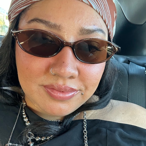 Meet your Posher, Angela - Picture 2 of 2